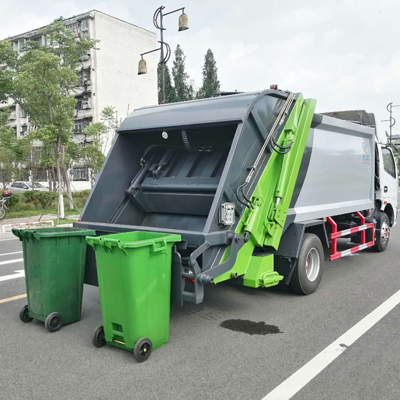 國(guó)六8方大多利卡后掛桶壓縮垃圾車 高效環(huán)保的城市清潔利器